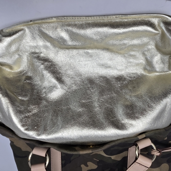 MICHAEL KORS CAMOUFLAGE SHOULDER BAG PURSE CAMO SOFT LEATHER GOLD INTERIOR WOMEN - Picture 16 of 16